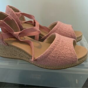 UGG pink espadrilles size 8. Excellent condition